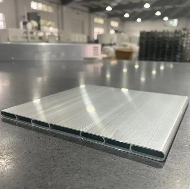 Plaque froide liquide en aluminium brasé sous vide personnalisée